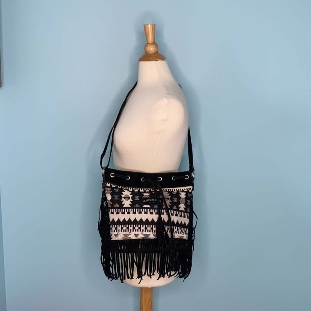 UnionBay Printed Western Style Fringe Purse Bucket Bag Crossbody Aztec Print Z38